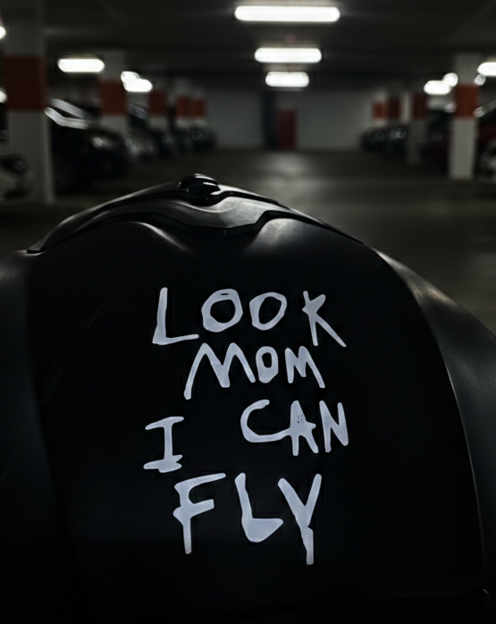 LOOK MOM I CAN FLY - Minimal Sticker